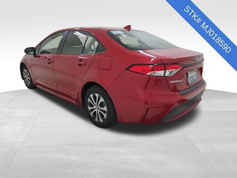 Used 2021 Toyota Corolla LE w/ Carpet Mat Package (TMS) image 4