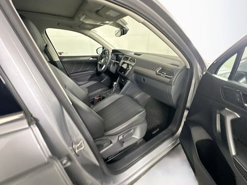 Used 2022 Volkswagen Tiguan SE w/ Panoramic Sunroof Package image 31