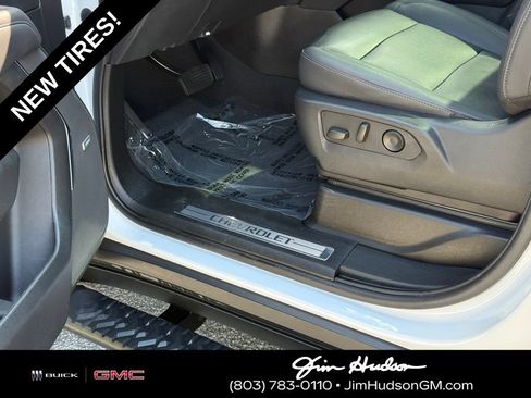 Used 2023 Chevrolet Suburban Z71 w/ Luxury Package AWD/4WD image 23