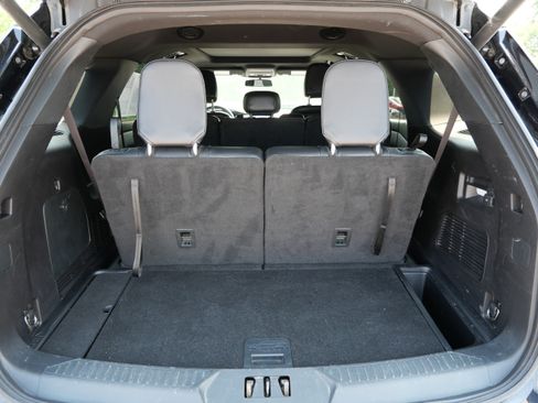 Used 2020 Ford Explorer XLT w/ Equipment Group 202A AWD/4WD image 18