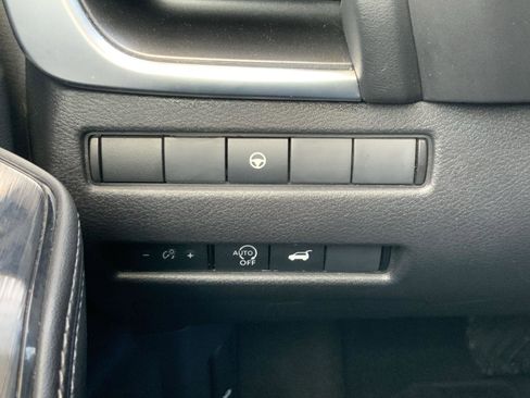 Used 2024 Nissan Rogue SV image 30