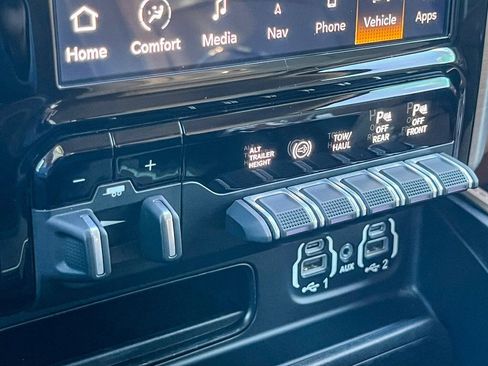 Used 2022 RAM 3500 Limited w/ Body Color Bumper Group image 29