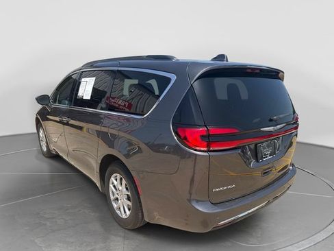Used 2022 Chrysler Pacifica Touring-L FWD image 6