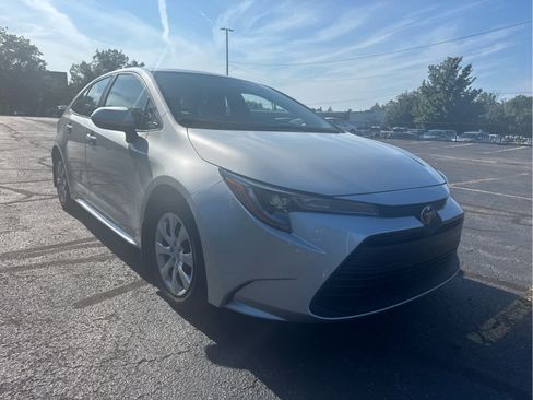 Used 2024 Toyota Corolla LE FWD image 5