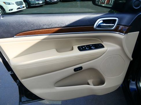 Used 2018 Jeep Grand Cherokee Limited AWD/4WD image 15