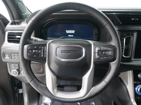 Used 2023 GMC Yukon XL Denali AWD/4WD image 19