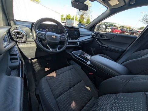 Used 2025 Chevrolet Equinox LT AWD/4WD image 5