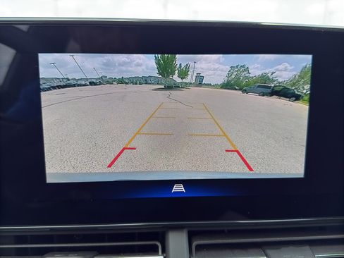 Used 2025 Chevrolet Trax LT FWD image 25
