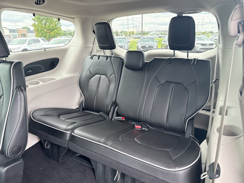 Used 2023 Chrysler Pacifica Limited AWD/4WD image 20