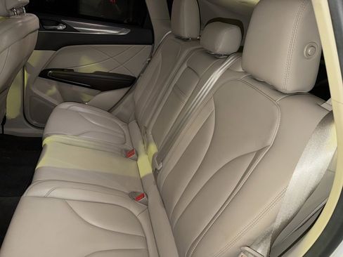 Used 2017 Lincoln MKC Premiere image 3