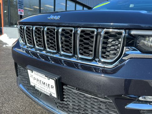 Used 2023 Jeep Grand Cherokee Limited image 12