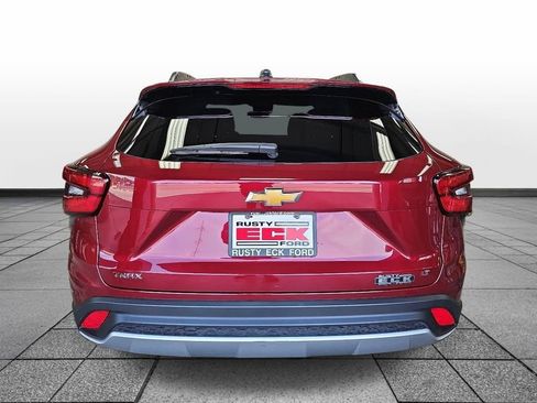 Used 2025 Chevrolet Trax LT w/ LT Convenience Package FWD image 6