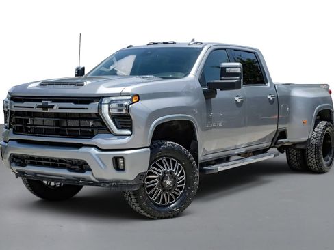 Used 2025 Chevrolet Silverado 3500 LTZ w/ LTZ Convenience Package AWD/4WD image 5