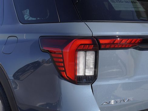 New 2026 Ford Explorer Active w/ Active Comfort Package image 18