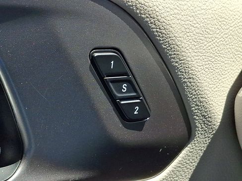 Used 2024 Chrysler Pacifica Touring-L FWD image 24