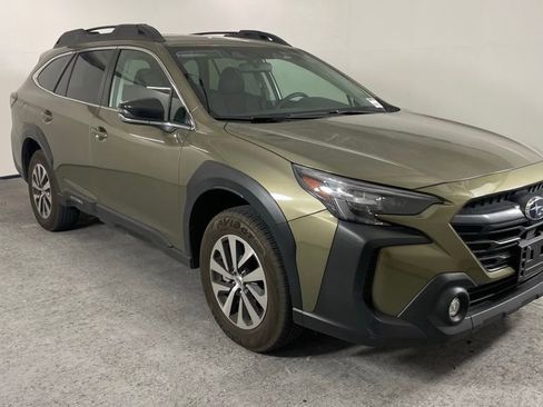 Used 2024 Subaru Outback Premium AWD/4WD image 1