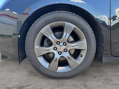 Used 2015 Toyota Sienna SE FWD image 10