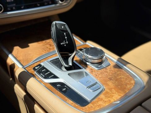 Used 2018 BMW 750i RWD image 23