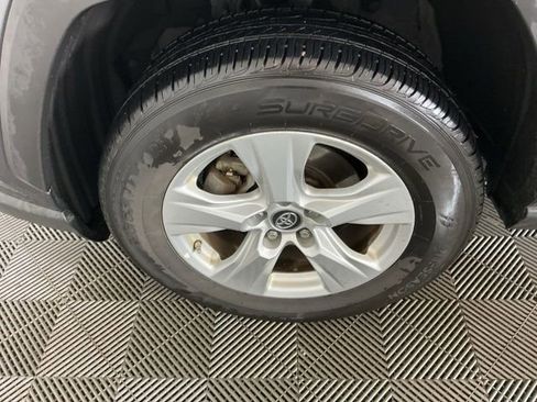 Used 2021 Toyota RAV4 LE image 27