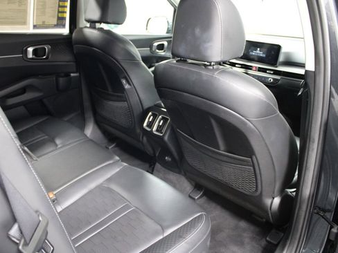 Used 2024 Kia Sorento S image 26
