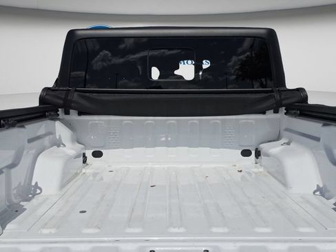 Used 2024 Jeep Gladiator Sport AWD/4WD image 15