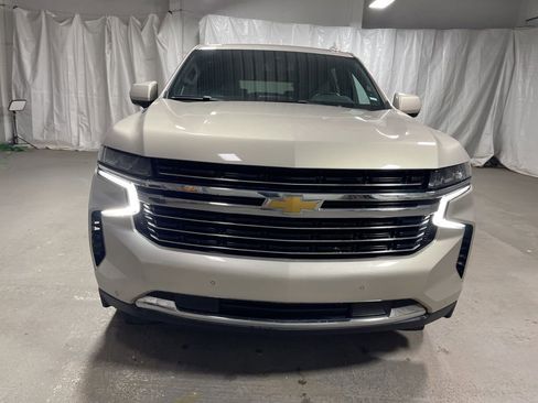 Used 2023 Chevrolet Suburban LT image 2