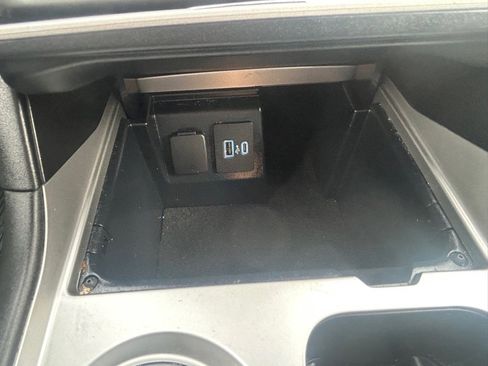 Used 2022 Ford Explorer XLT image 49