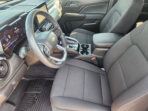 Used 2024 Chevrolet Colorado LT w/ LT Convenience Package II image 9