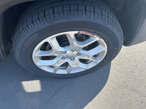 Used 2018 Jeep Renegade Latitude image 14