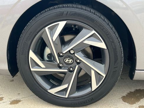 Certified 2025 Hyundai Elantra Sport image 8