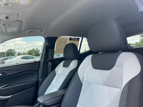 Used 2025 Chevrolet Trax LS FWD image 20