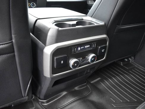 Used 2020 Ford Expedition XLT w/ Equipment Group 202A AWD/4WD image 16