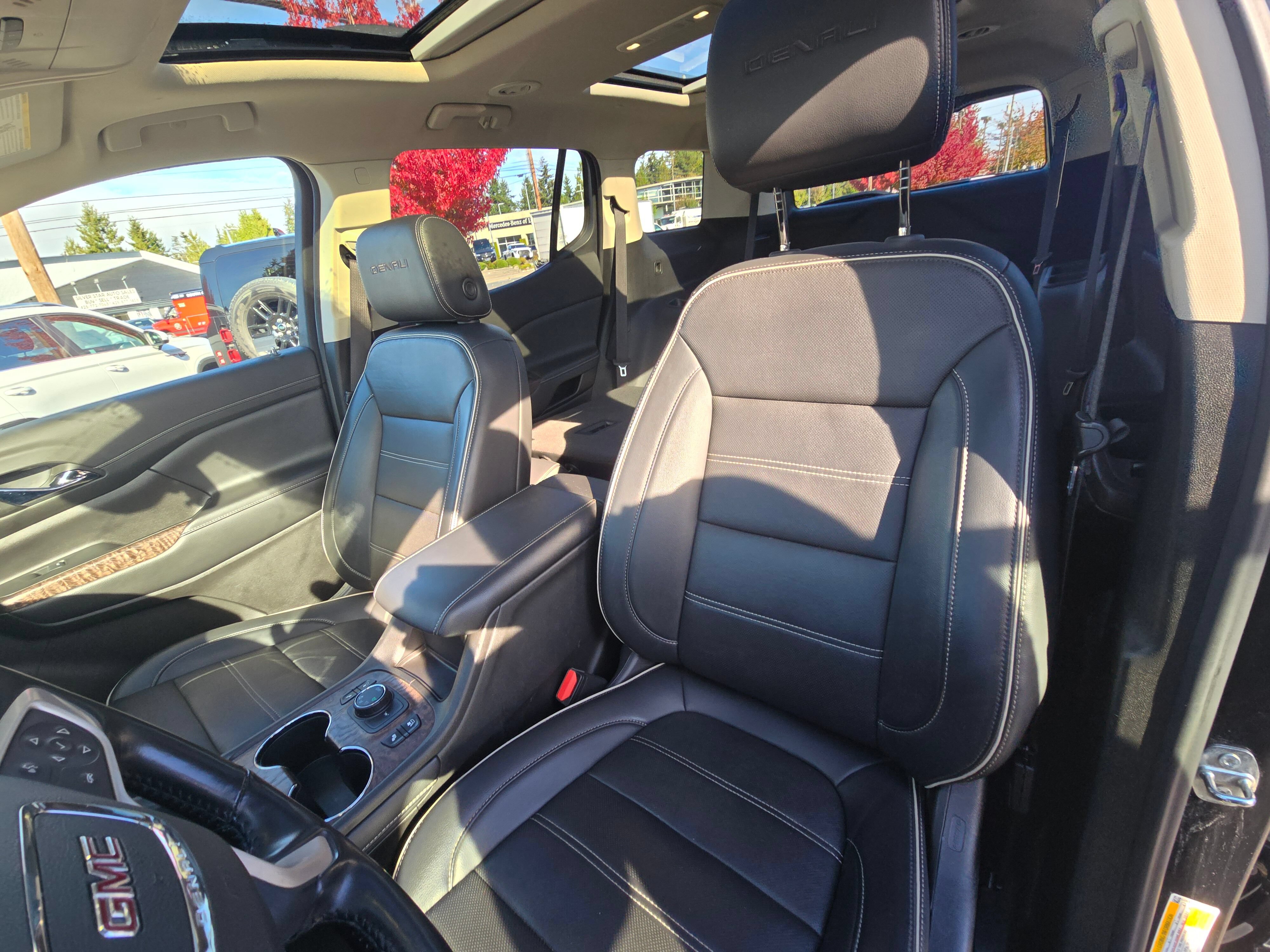 Used 2022 GMC Acadia Denali w/ Denali Ultimate Package AWD/4WD image 22