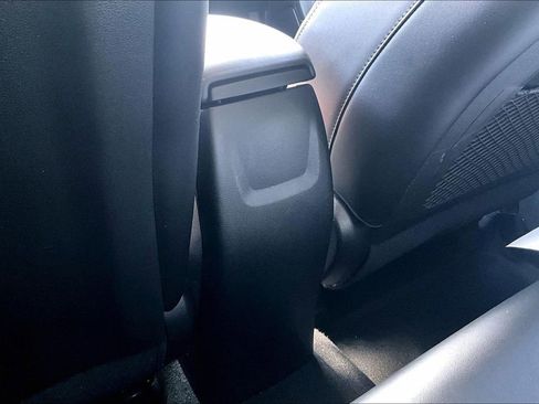 Used 2022 Hyundai Venue Limited FWD image 33