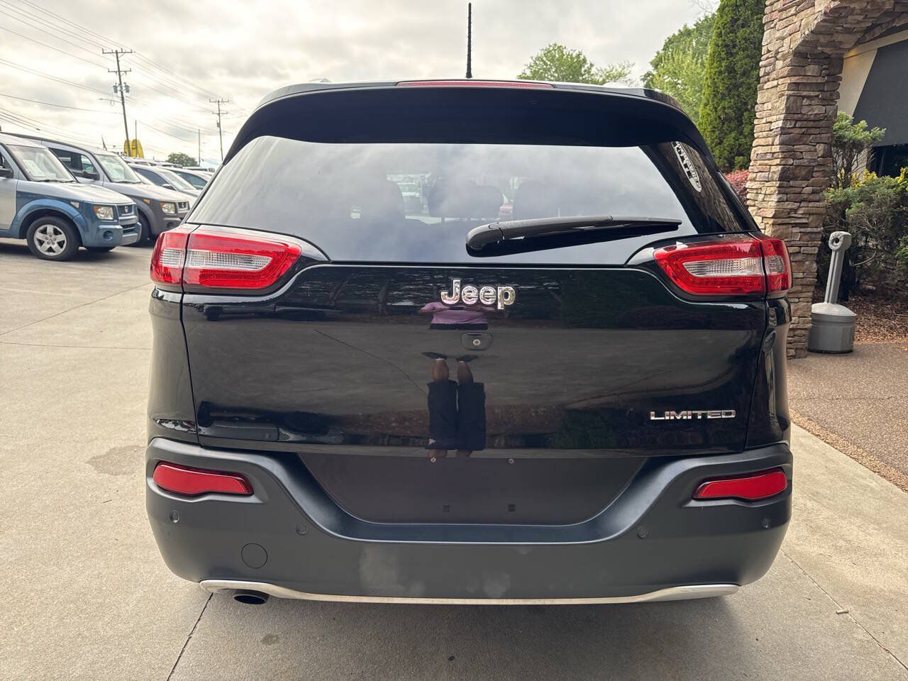Used 2018 Jeep Cherokee Limited FWD image 22