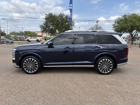 Used 2026 Hyundai Palisade Calligraphy FWD image 2