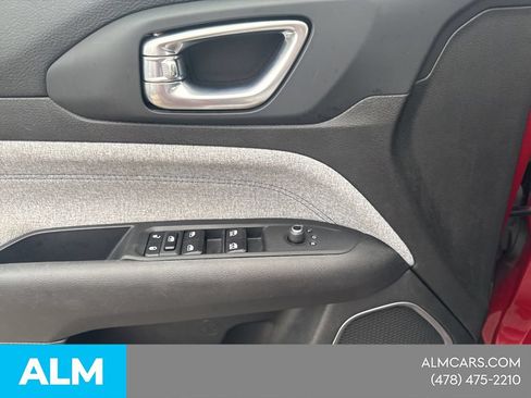 Used 2025 Jeep Compass Latitude AWD/4WD image 22