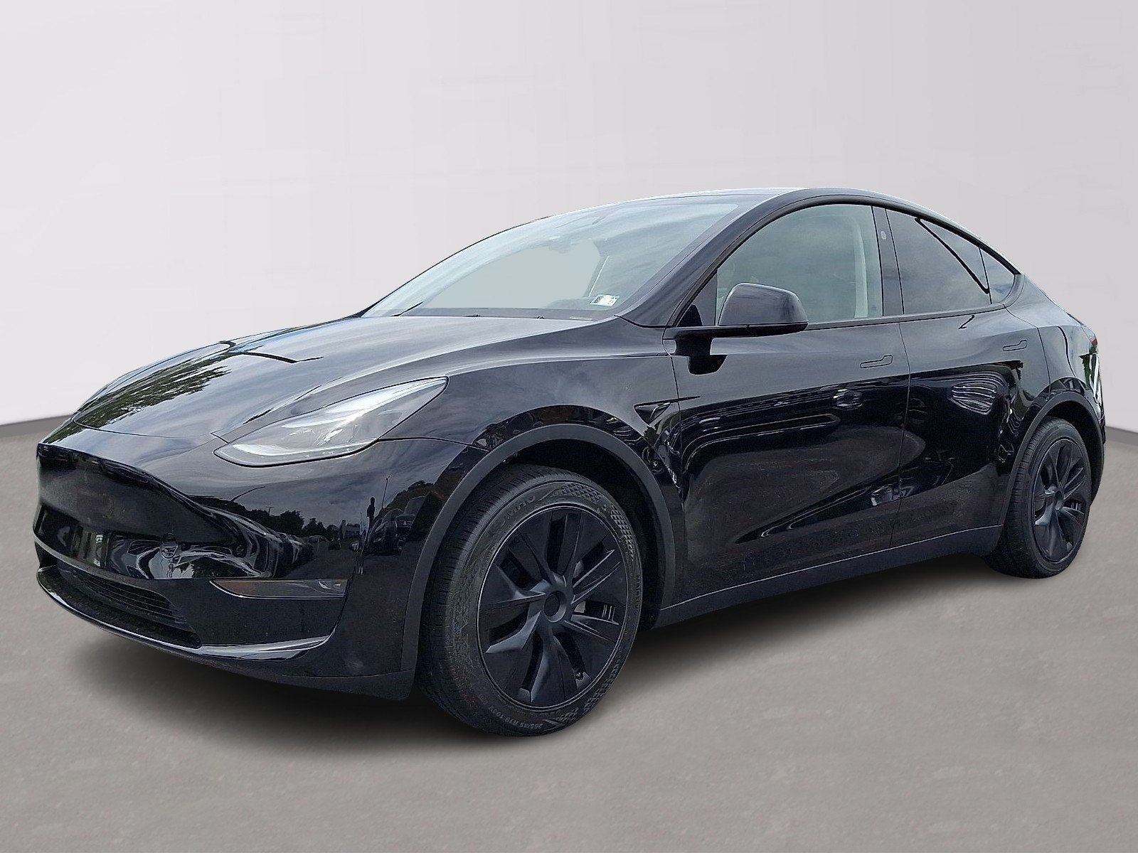 Used 2024 Tesla Model Y Long Range RWD image 3