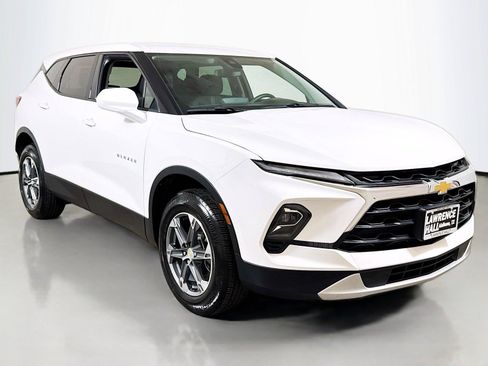 Certified 2025 Chevrolet Blazer LT FWD image 3