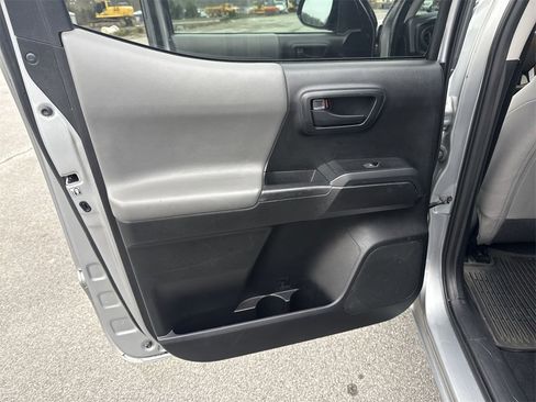 Used 2019 Toyota Tacoma SR image 20