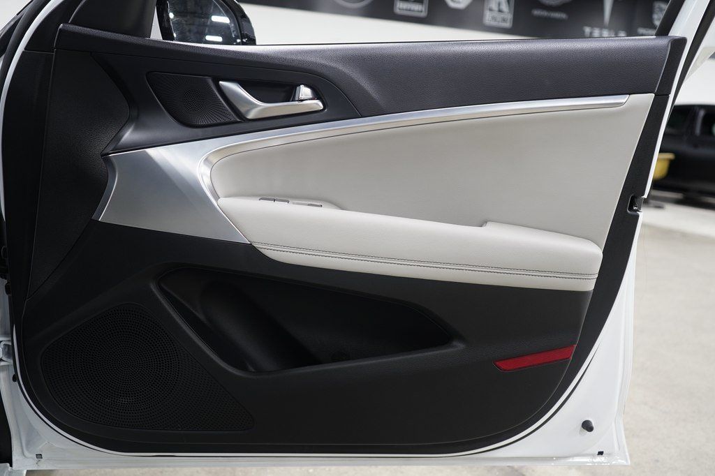 Used 2020 Genesis G70 2.0T RWD image 27