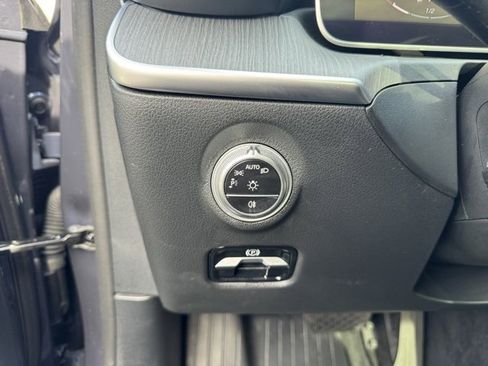 Used 2025 Mercedes-Benz C 300 4MATIC Sedan image 23