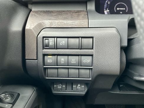 Used 2025 Toyota Tacoma Limited image 25