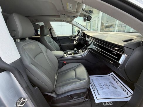 Used 2019 Audi Q8 Premium Plus w/ Premium Plus AWD/4WD image 17