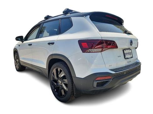 New 2024 Volkswagen Taos SE image 3