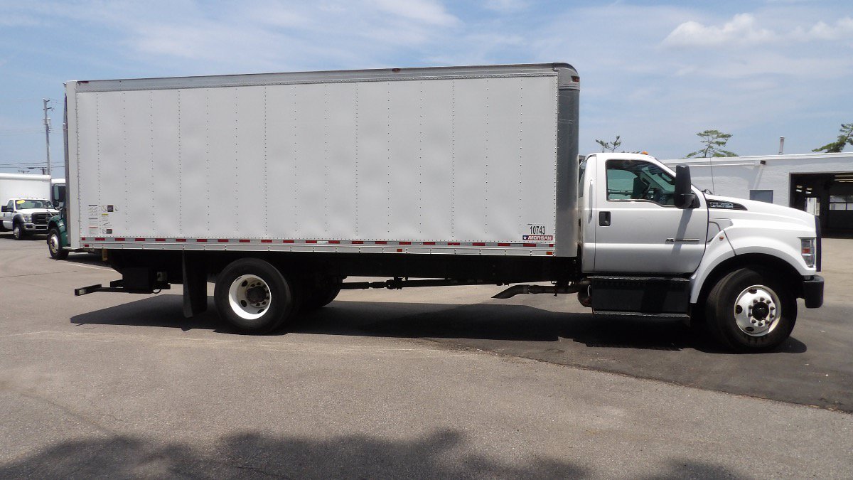 Used 2016 Ford F750 2WD Regular Cab Super Duty image 2