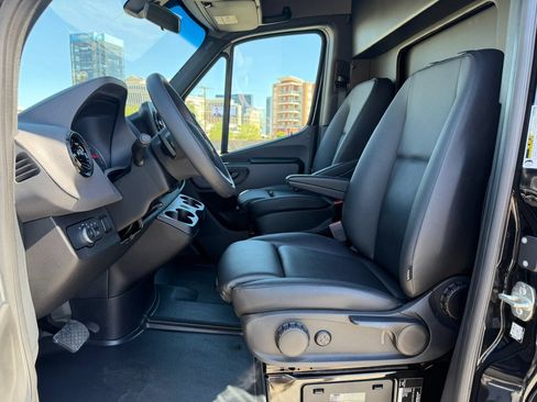 Used 2022 Mercedes-Benz Sprinter 3500 image 11