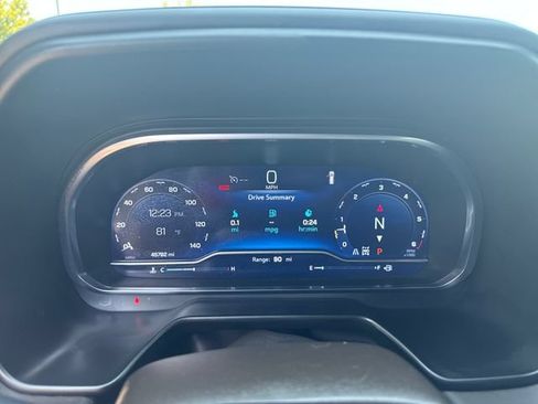 Used 2024 Chevrolet Suburban Z71 w/ Luxury Package AWD/4WD image 24