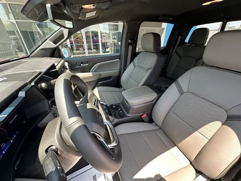 New 2025 Chevrolet Colorado ZR2 w/ Technology Package image 15