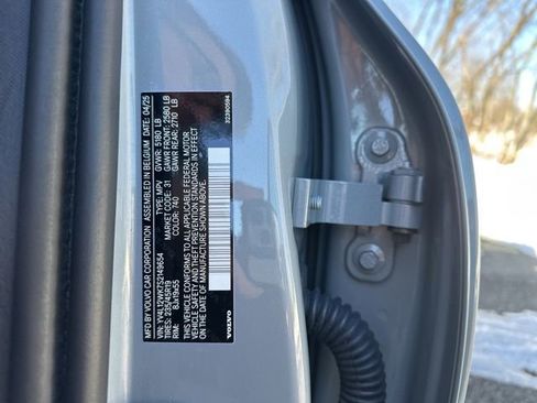 Certified 2025 Volvo V60 B5 Cross Country Plus image 33